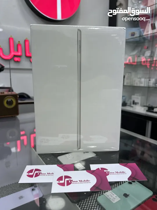 Apple ipad (9th Generation) 9 ايباد   64GB  متوفر باللون السكني و السلفر  جديد مسكر بالكرتونة كفالة