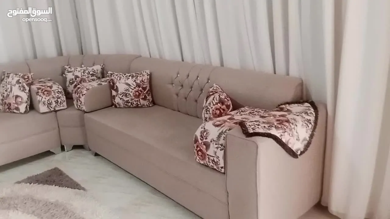 طقم كنب كورنر نضيف ولا خدشه مستعمل بحاله الوكاله