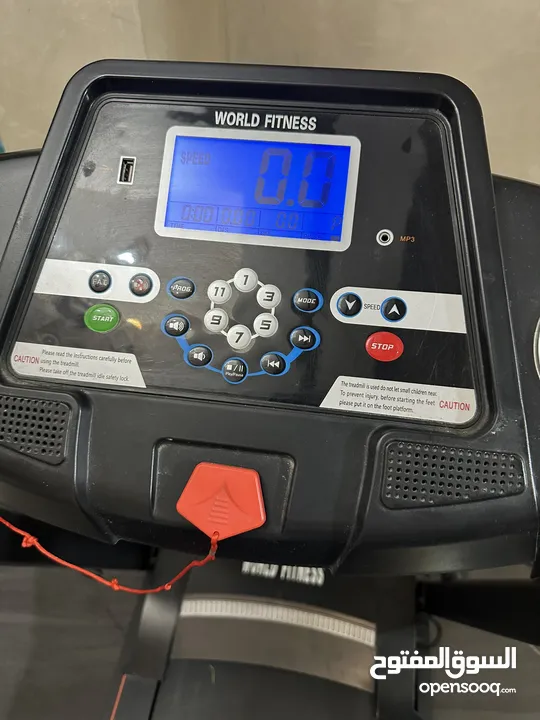 للبيع جهاز مشي و تكسير دهون كهربائي (Treadmill) من شركة WORLD FITNESS - بحالة ممتازة