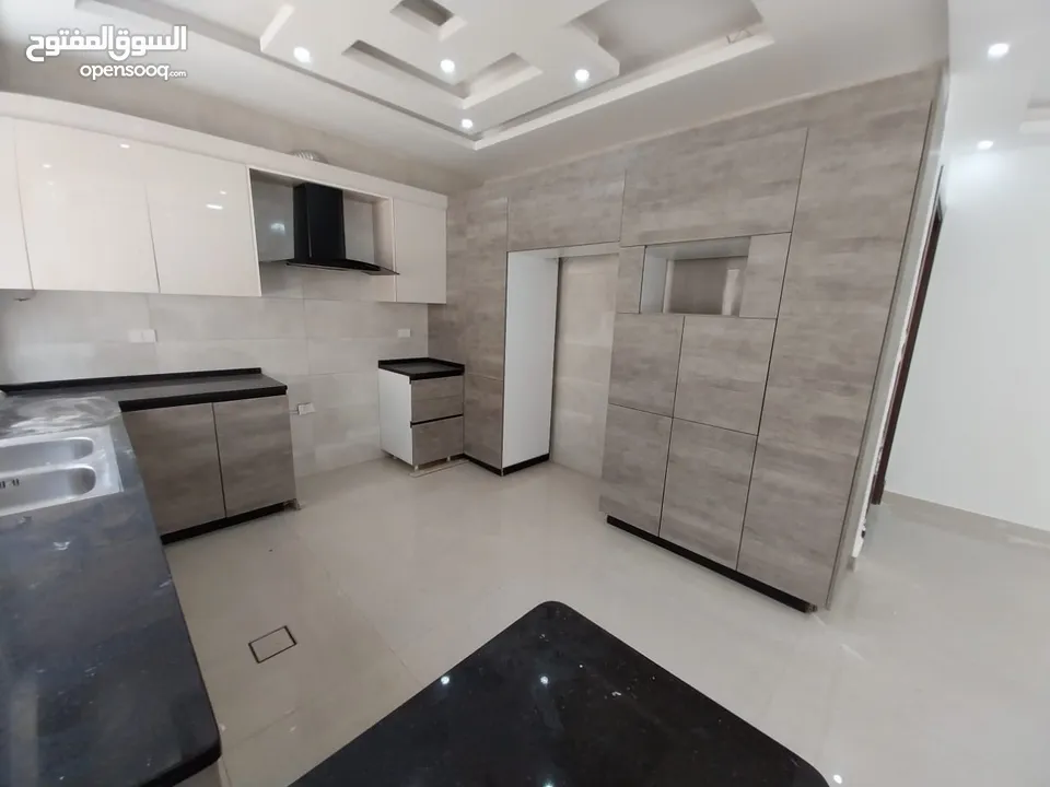 شقة غير مفروشة للإيجار ( Property 38818 ) سنوي فقط