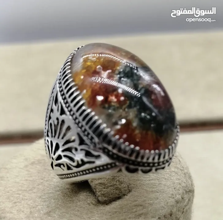 خاتم فضة من العيار الثقيل عيار 925 فعلي متوج بتحفة من الدر النهري التي لن تتكرر