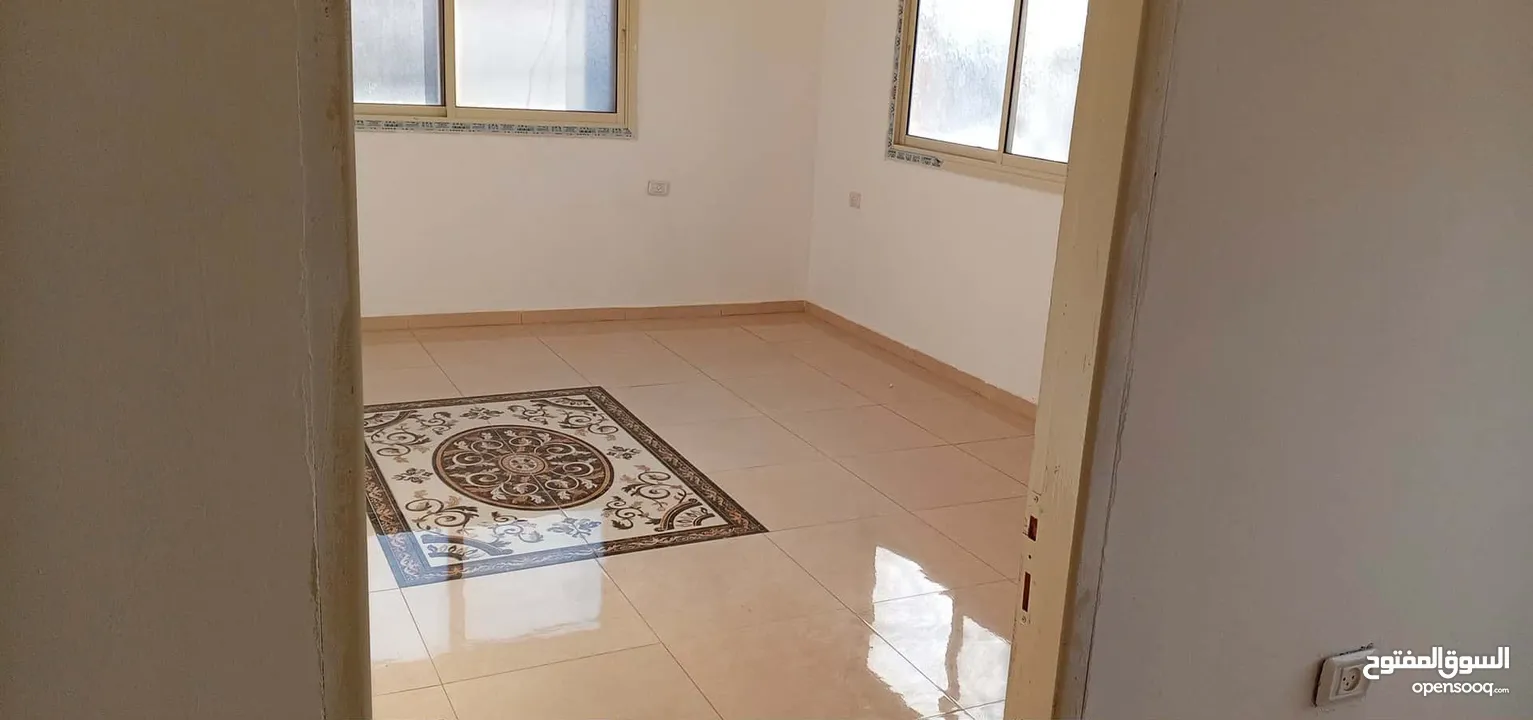 للبيع شقة مشطبة اولها شيك واخرها شيك