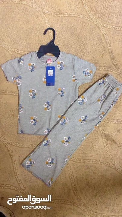 ملابس أطفال ونساء