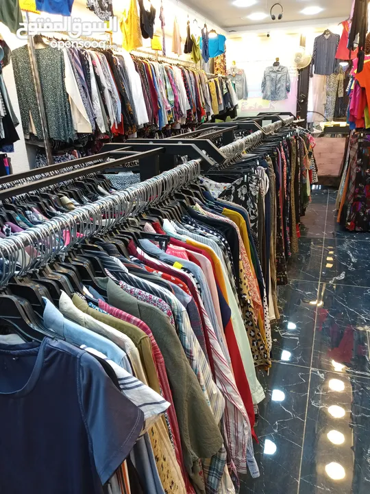 شروة ملابس تصفيه محل اكثر من 1500 قطعه ولغاية 2000 قطعه بسعر مغري جدآآآآ و حرق