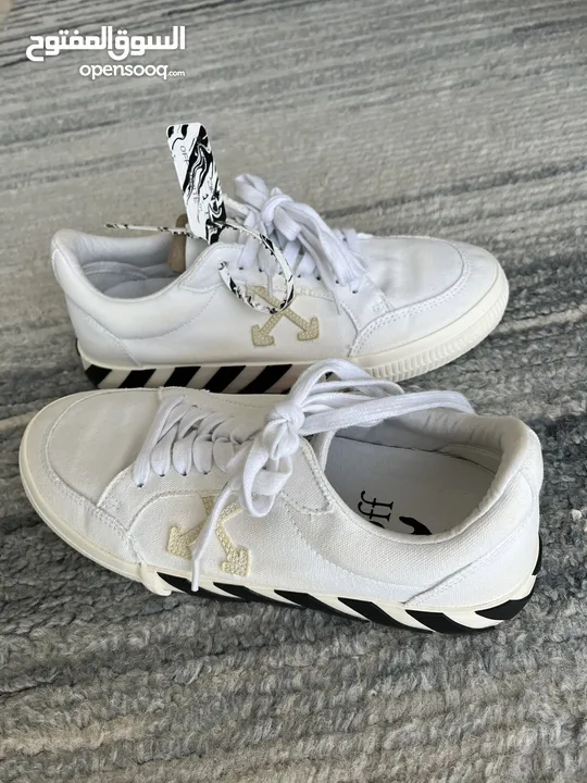 Off-white Low vulcranized sneakers Real from Bloomingdale’s with authentication used 1 time