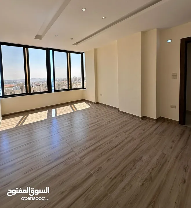 ثالث مع روف دوبلكس تشطيب فندقي مع تدفئة راكبة قرب دوار اقرأ