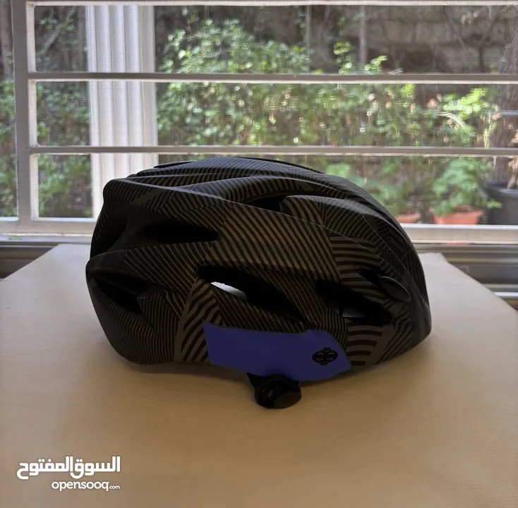 خوذات خفيفة للدراجات و التزلج Light helmets for bicycling and roller skating