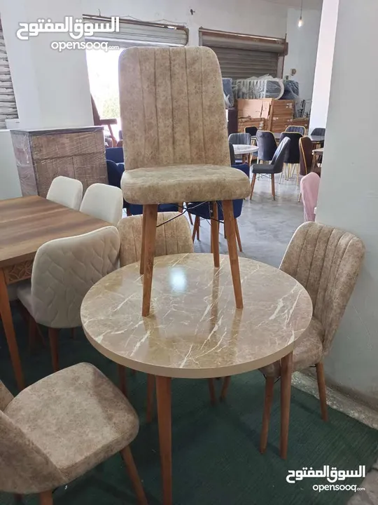 طاولات طعام مع 4 كراسي صناعة تركيا الاشكال المتوفرة مرفقة بالاعلان الكميه المتوفرة محدودة الارجل خشب