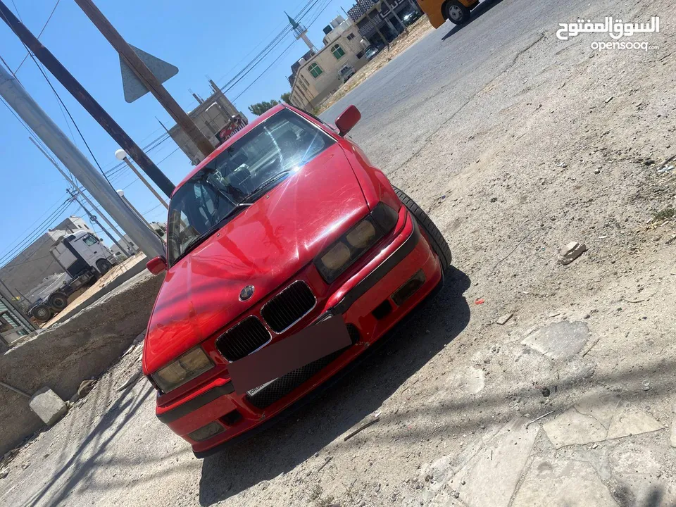 بي ام دبليو 318 وطواط