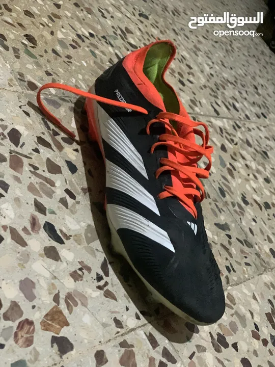 حذاء رياضي ماركة اديداسpredator