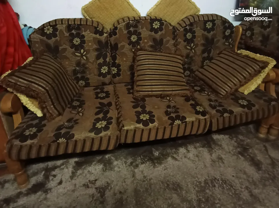 طقم موريس خشب زان أصلي و بحالة الجديد و اسفنج و تنجيد جديد للبيع و الله يطرح لك البركه .