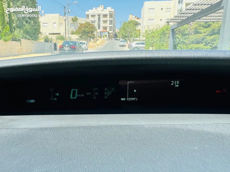 تويوتا بريوس2014 فحص كامل ماشيه 120000mفقط استخدام شخصي مالك واحد بحالة الوكالة للبيع من المالك