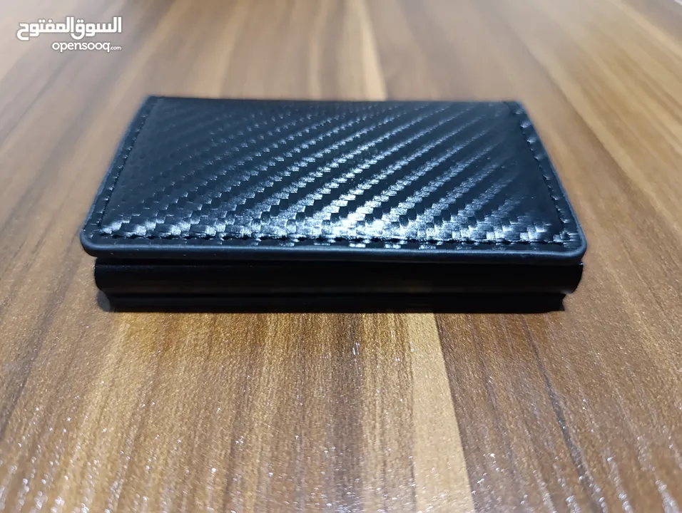 حافظة بطاقات معدن مع محفظة جلد مميزة لون اسود كاربون فايبر مميز