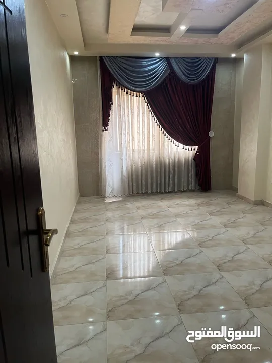 شقة سكنية للبيع طابق اول مساحة 150 متر في منطقة طبربور خلف ليالي الشرق و خلف بيت معان في شارع الحج