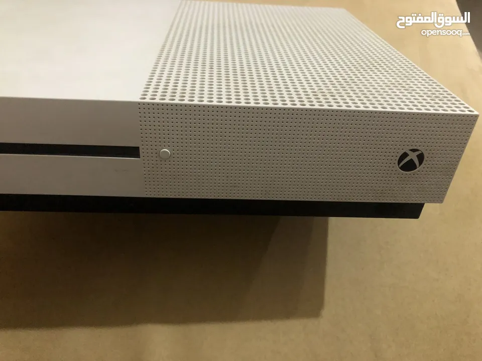 Xbox one s مع كنترولر xbox series x