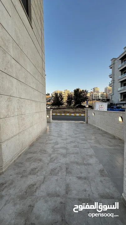 شقة للبيع تسوية 95م مع تراسات 150م (سكنية - استثمارية) في ديرغبار شارع ال 60 ، مطبخ راكب ، تدفئة غاز