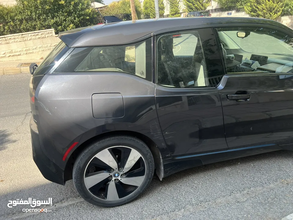 BMW i3 2014 REXسيارة للبيع بحالة ممتازة لون مميز