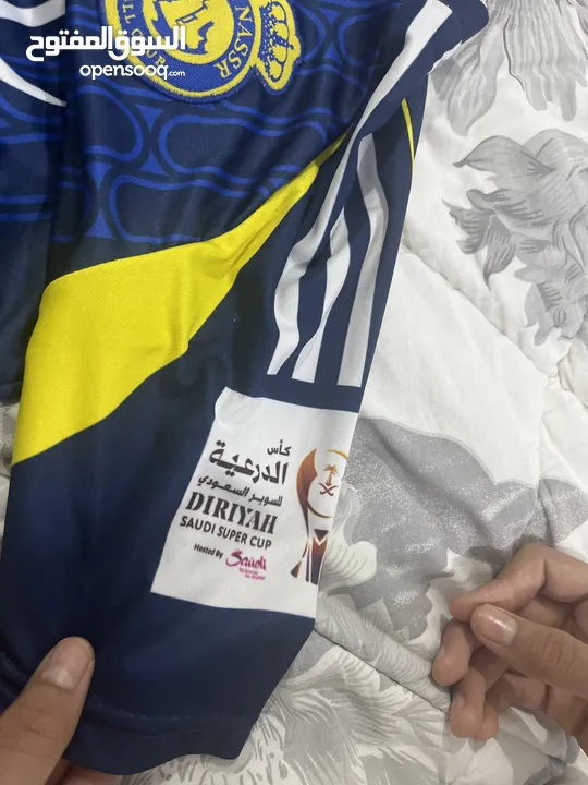 قميص نادي النصر السعودي القميص اصلي 100٪من اديداس وليس عليه شئ طباعة استعماله تحت المتوسط لاكنه جديد