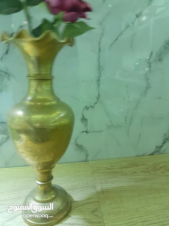 فازه نحاس ثقيلة نقش إبرة بحاله ممتازة جدا جدا