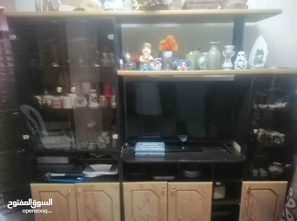 ستاندات حديد شبه جديد قابل للتفاوض