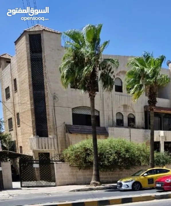 شقة للبيع مساحتها 206 م موقع استراتيجي قريب من جميع الخدمات ومساحة واسعة