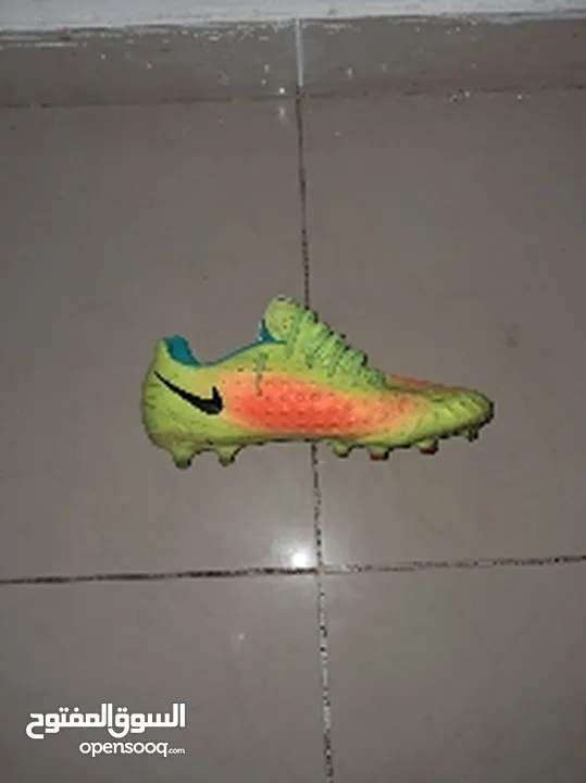 حذاء نايكي magista مستعمل بحاله ممتازه