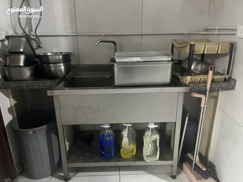 معدات مطعم كاملة بحالة ممتازة وبسعر مناسب