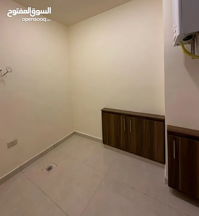 4 غرف نوم في الجبيهة قرب جامعة الاميرة سمية تشطيب فندقي مع تدفئة راكبة