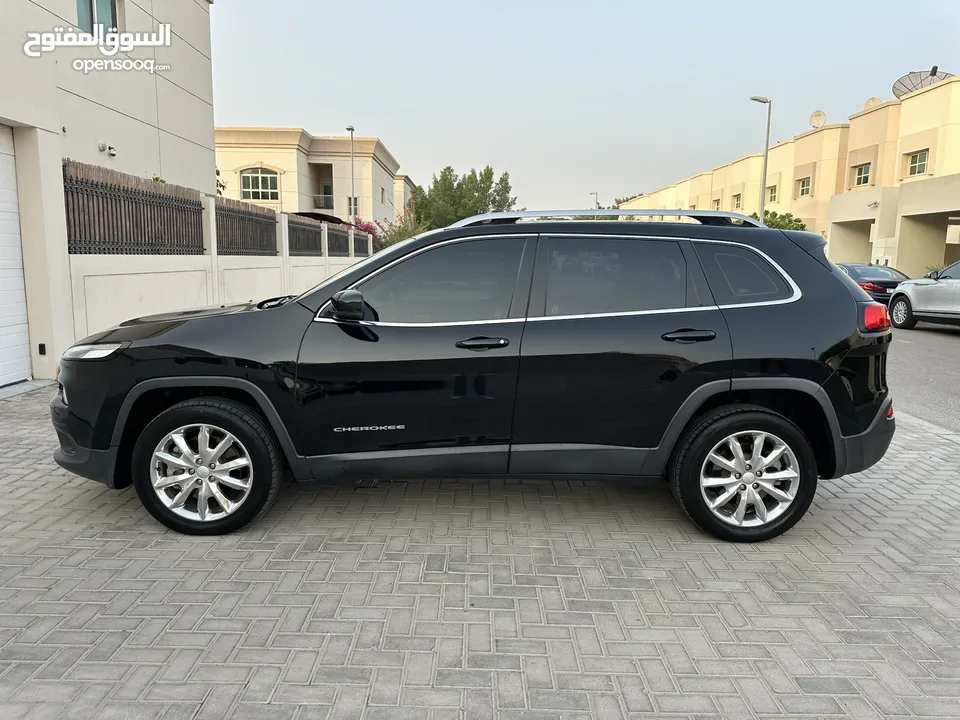 Jeep Cherokee Limited  V6 3.2L  2017  GCC Specs  Full Option