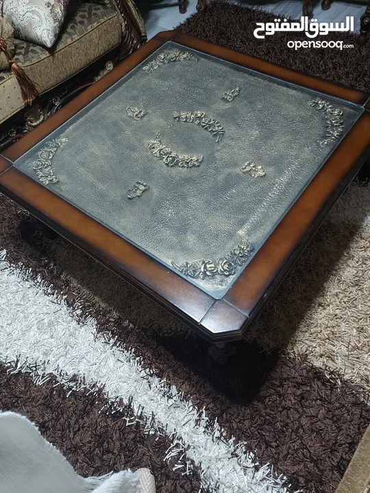 طاولة غرفة جلوس
