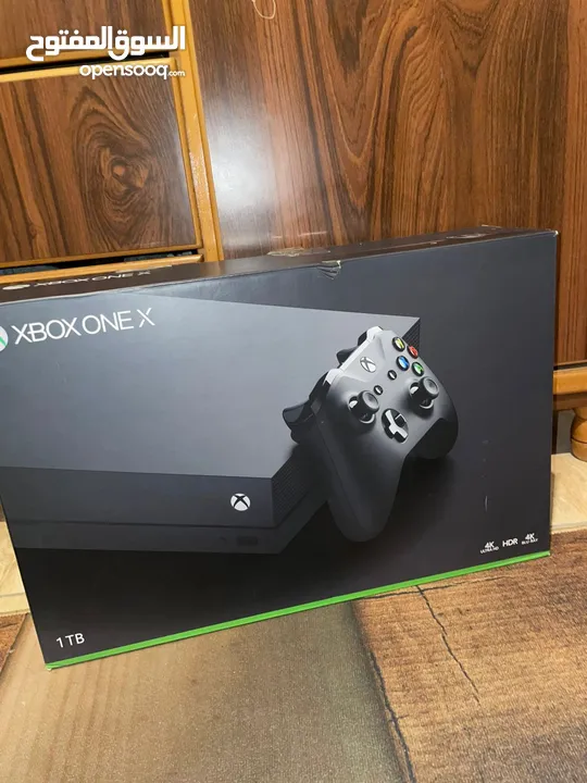 Xbox one x استعمال خفيف مع العاب