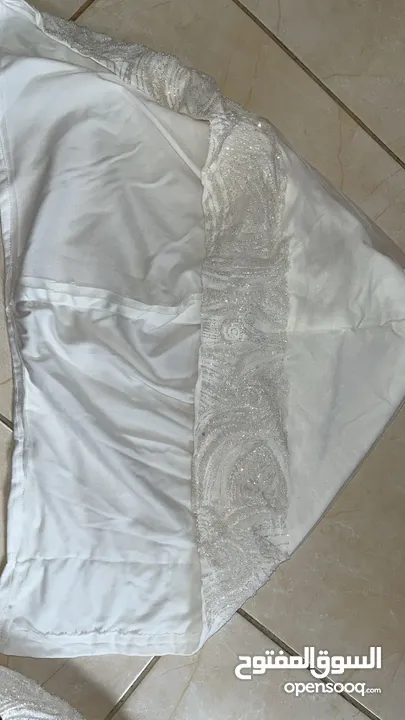 بدله عروس ابيضّ للبيع مع كامل التوابع لبسه واحده قابله للتفاوض و التوصيل متوفر للزرقا وتشمل كل شي