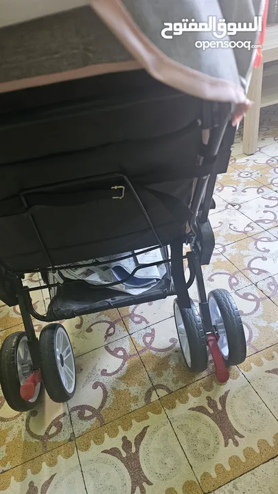 عرباي اطفال توام جديدة غير مستعملة  تتحمل قوة مقعدين متتالين