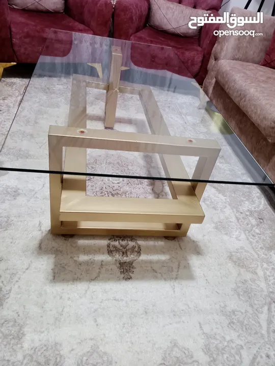 طاوله وسط راقيه وحجم كبير