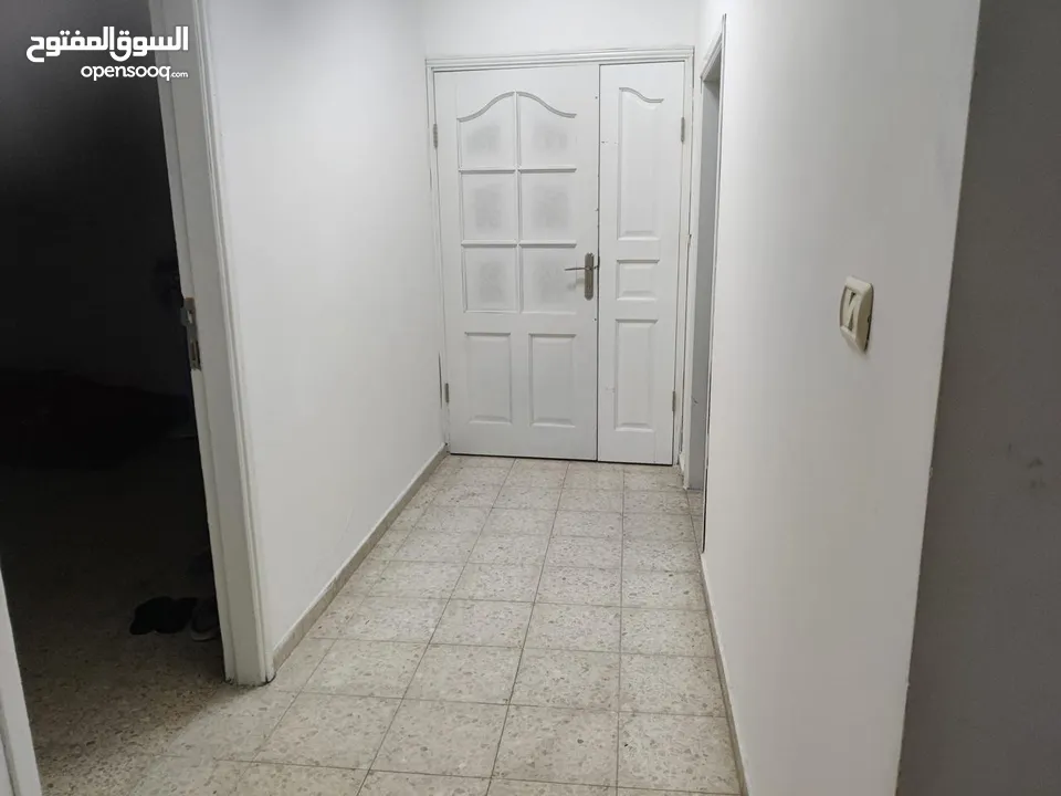 شقة للبيع بطولكرم البلد بسعر مغري ومساحة كبيرة