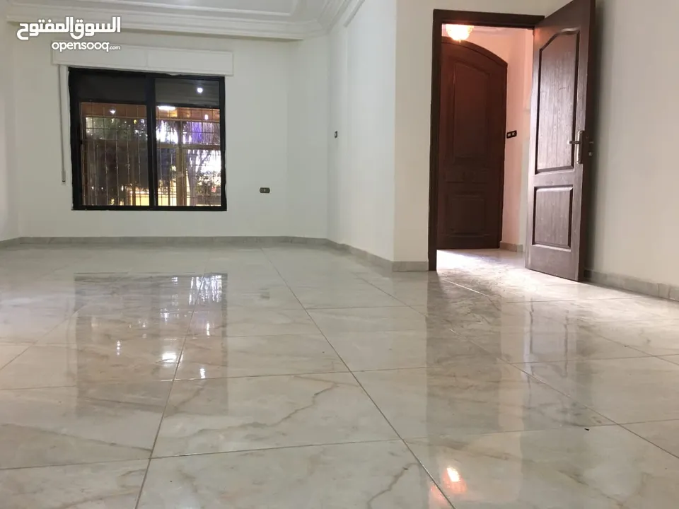 شبه فيلا فارغة للايجار