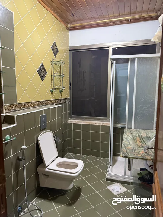 شقة للإيجار مفروش  رويال سويت طابقية مع روف و ترس كبير  Big department for rent in deir Ghbar amman