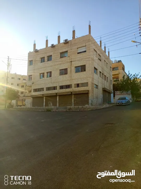 مجمع تجاري للبيع 3 طوابق مسطح كل طابق 300 متر المجموع 900 متر