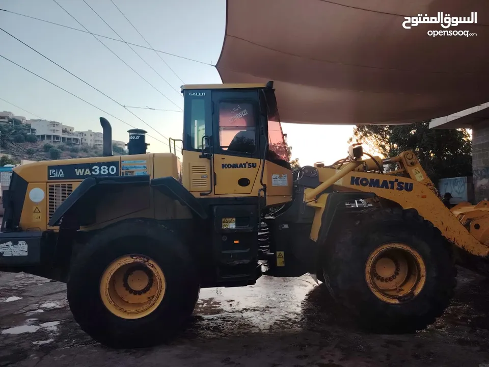 جرافه كوماتسو للبيع موديل 2006 380 داش فايف
