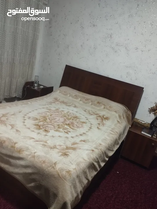 غرفة نوم  بحالة جيدة لبيع مع فرشة وموكيت وحرمين