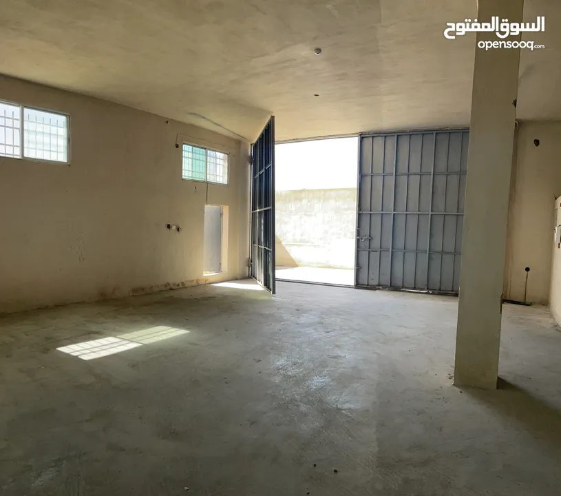 هنجر 550م و تسوية / مستودع 550م للايجار أبو علندا 3 فاز مساحه كلية 1100 تأجير معا او كل وحده لحالها