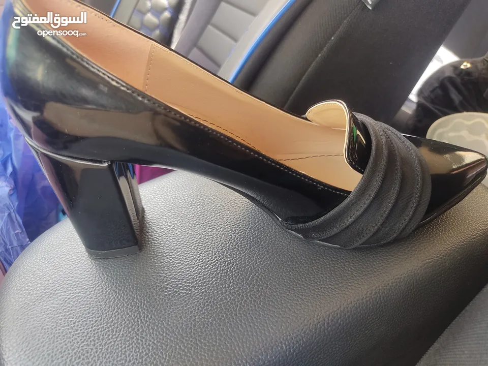 كندرة كعب لون اسود نمرة 36 جديدة