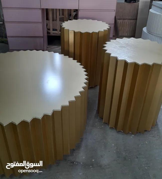 طاولات وسط خشب 18م او ادهان  مقاسات كبيره مع امكنيه تغيير المقاسات اطقم طاولات مع ديكور شاشه