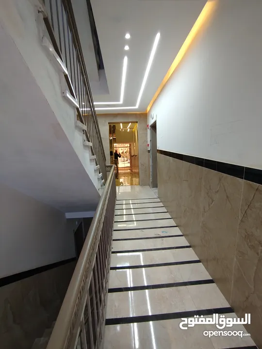 شقه مع حديقه للبيع