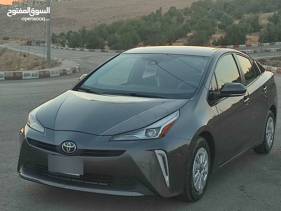 تويوتا بريوس 2020 حره باسم المستورد لون فيراني بطاريه ليثيوم بسعر مغري جدا
