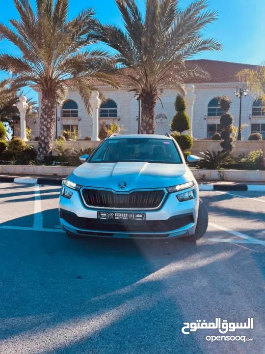 سياره سكودا كميك للبيع لون رمادي