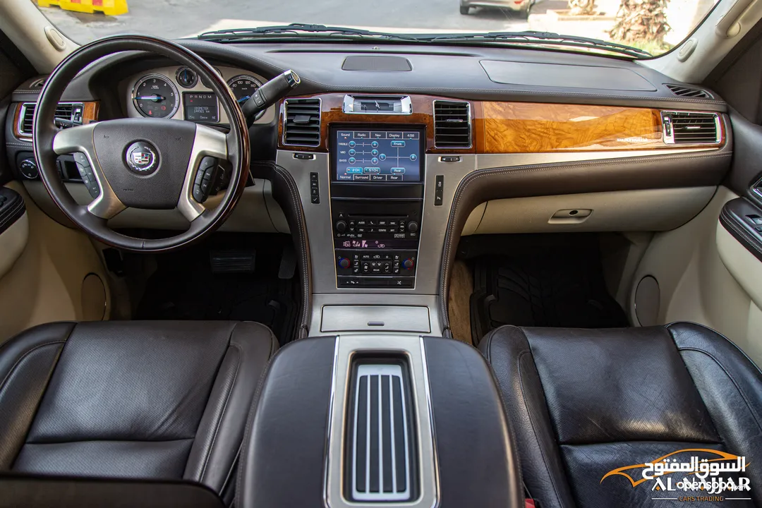 Cadillac Escalade Xl 2012 Platinum   السيارة مميزة جدا و قطعت مسافة 144,000 كيلو متر