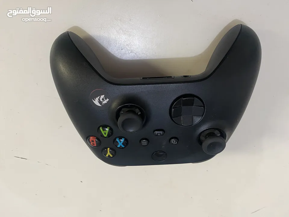 Xbox series X controller يد اكس بوكس سيرس اكس مستعمل مرة واحدة فقط السعر قابل للمفاوضة