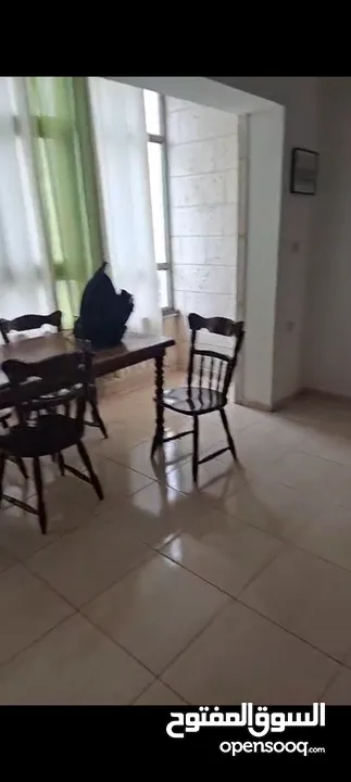 شقه للبيع طابق اول فوق الشارع مساحه 150متر في بتونيا