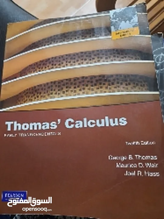 مجموعة كتب جامعية متنوعة مثل physics calculus Engineers Accounting pharmacy Human Resources Manageme